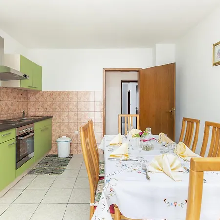 Cozy In With Kitchen Apartment
