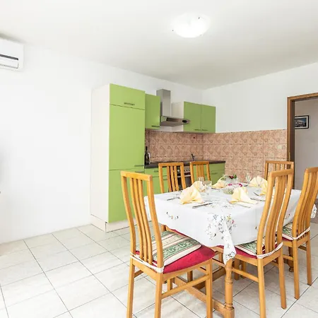 Apartment Cozy In With Kitchen Novi Vinodolski