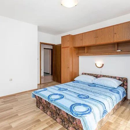 Cozy In With Kitchen Apartment
