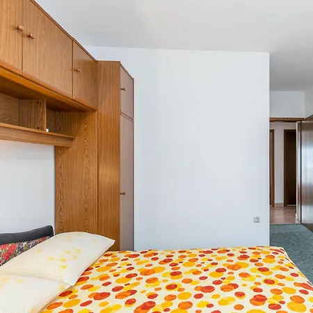Appartamento Cozy In With Kitchen Novi Vinodolski
